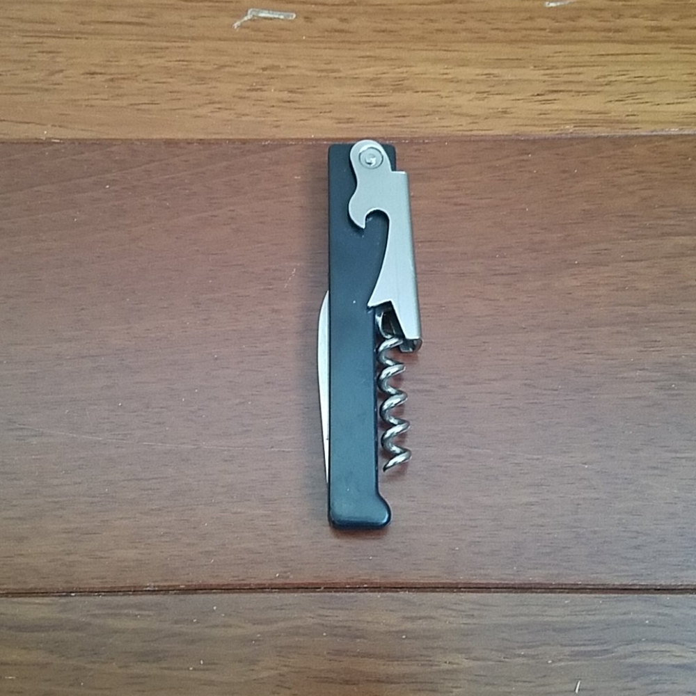 🔴NWOT Black wine bottle opener